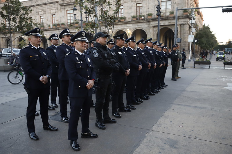 Reconocen a elementos de la Policía por su valentía