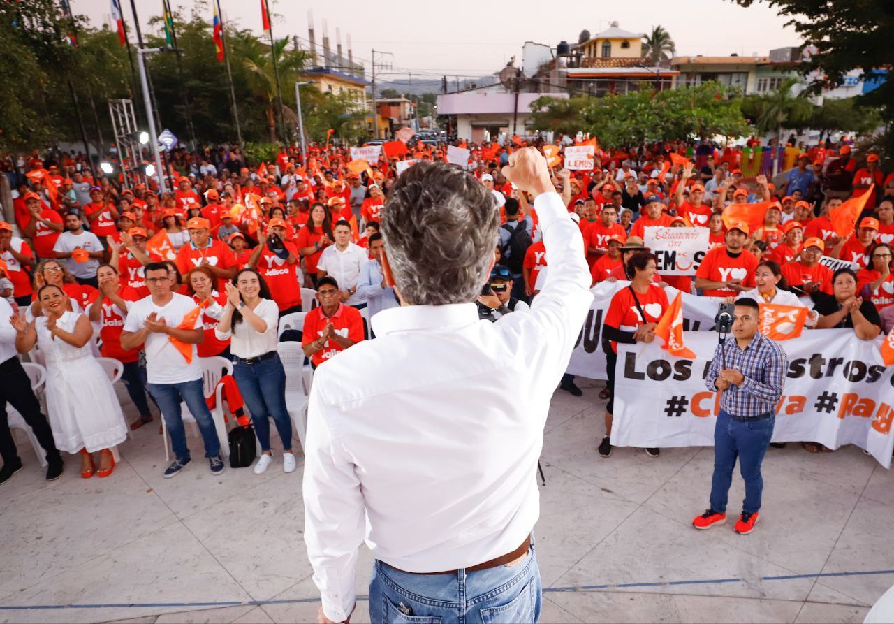 Lemus Se Compromete A Rehabilitar El Auditorio En Ejutla Zona